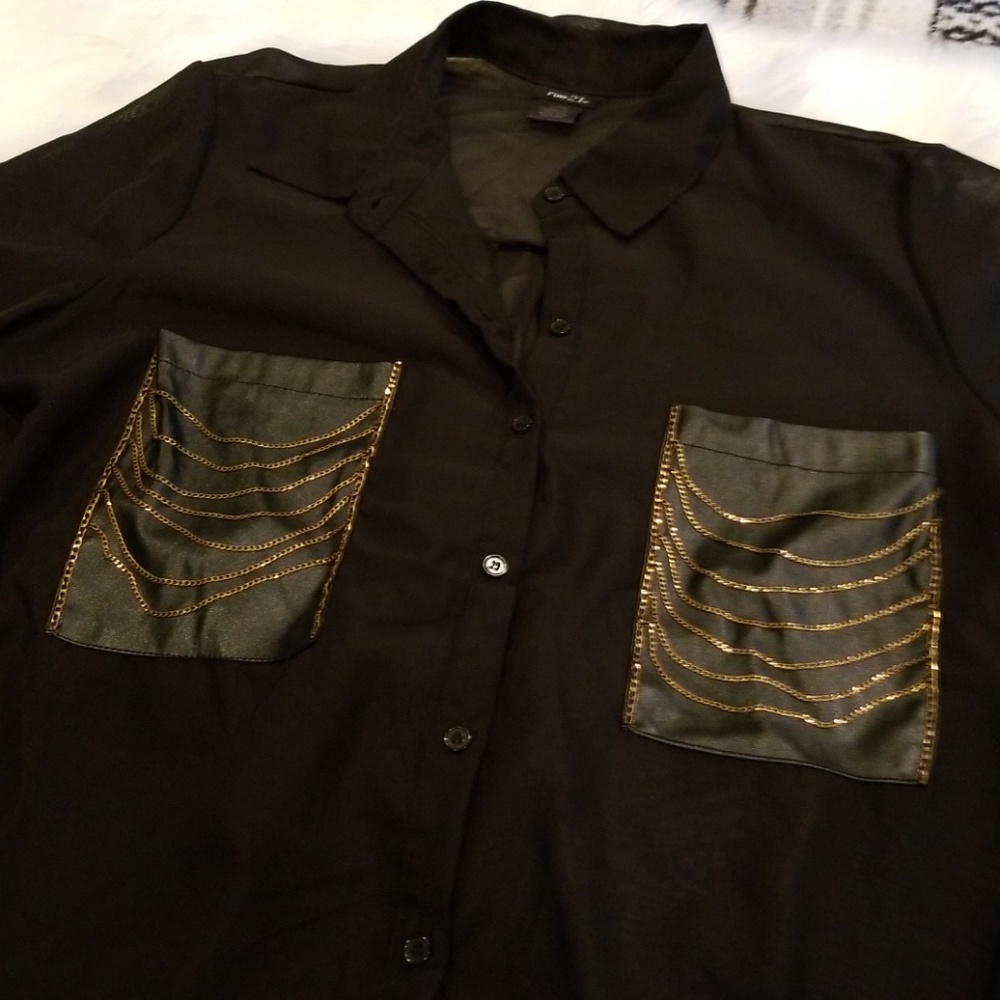 BUTTON DOWN BLOUSE